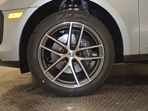 New 2026 Porsche Macan image 11