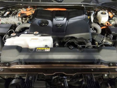 Used 2024 Toyota Tundra Limited w/ TRD Off-Road Package AWD/4WD image 29