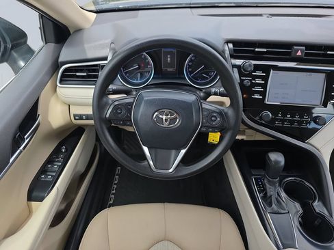 Used 2018 Toyota Camry LE FWD image 14