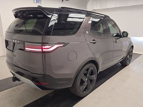 Used 2025 Land Rover Discovery Metropolitan Edition AWD/4WD image 3