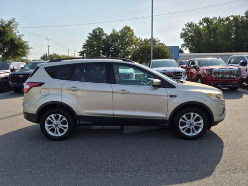 Used 2018 Ford Escape SE AWD/4WD image 2