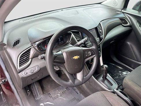 Used 2020 Chevrolet Trax LS image 9