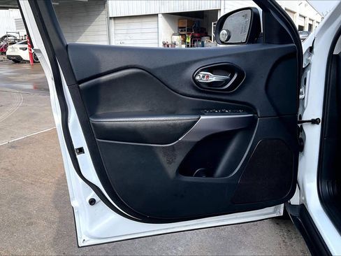 Used 2020 Jeep Cherokee Latitude image 21