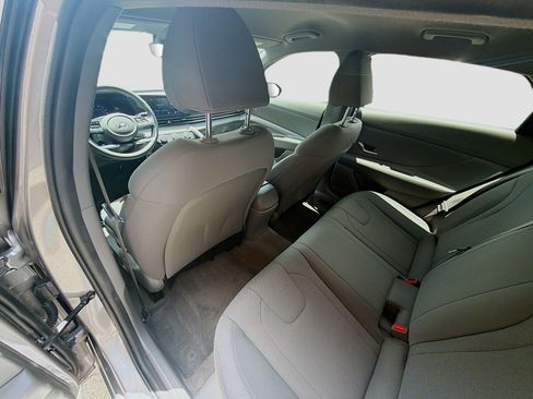Used 2021 Hyundai Elantra SE FWD image 23