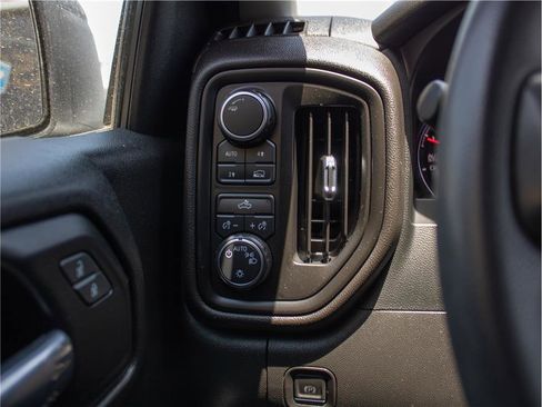 Used 2022 Chevrolet Silverado 1500 Custom image 14