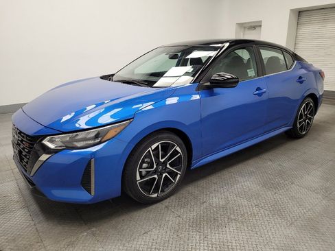 Used 2025 Nissan Sentra SR image 2