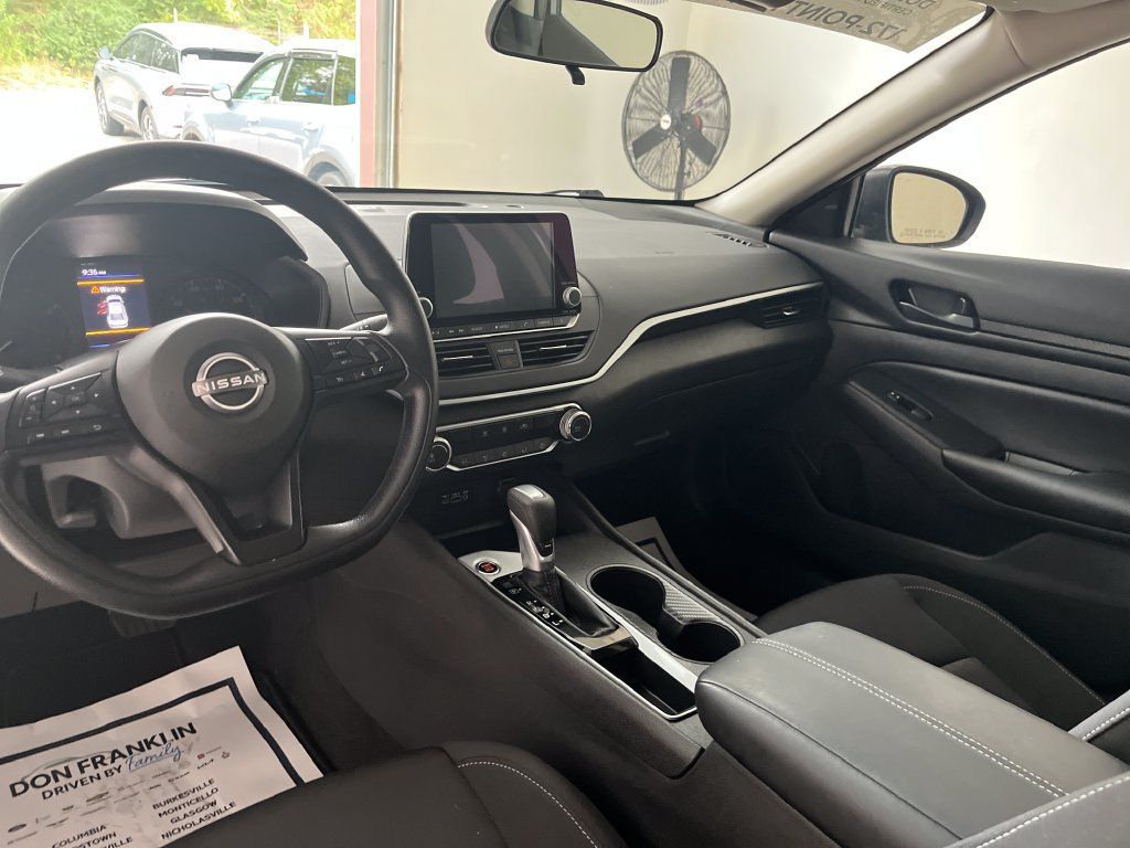 Used 2025 Nissan Altima 2.5 S FWD image 14