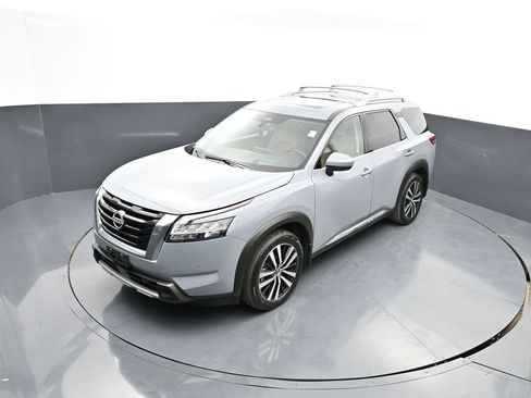 Certified 2024 Nissan Pathfinder Platinum w/ Cargo Package AWD/4WD image 46