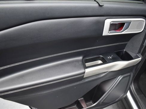 Used 2022 Ford Explorer Limited w/ Equipment Group 301A image 25