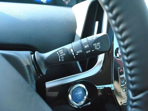 Used 2022 Toyota Prius Limited w/ Premium Convenience Package FWD image 8