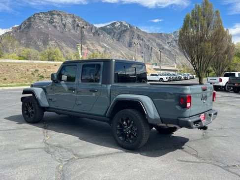 Used 2025 Jeep Gladiator Sport AWD/4WD image 14