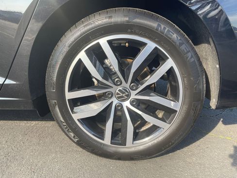 Used 2025 Volkswagen Jetta SE image 25