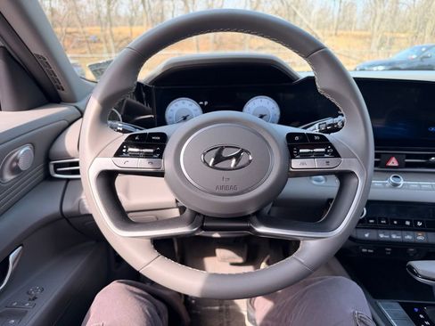 Certified 2023 Hyundai Elantra SEL w/ Convenience Package image 18