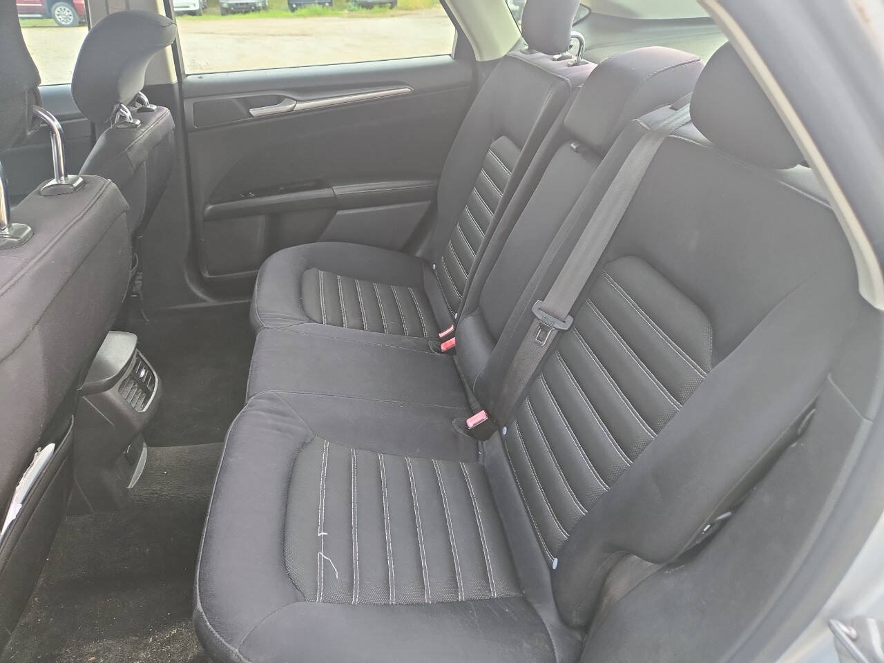 Used 2014 Ford Fusion SE FWD image 11