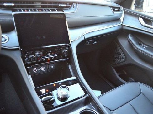 New 2025 Jeep Grand Cherokee Limited w/ Black Appearance Package image 20