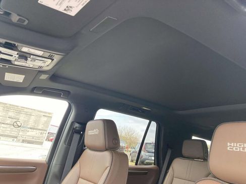 New 2026 Chevrolet Tahoe High Country AWD/4WD image 18