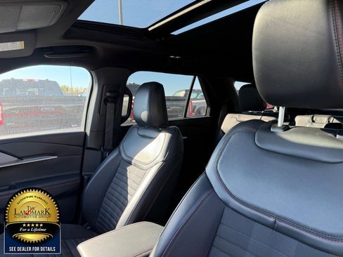 Used 2025 Ford Explorer ST-Line image 9