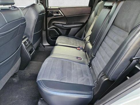 Used 2024 Mitsubishi Outlander SE FWD image 17