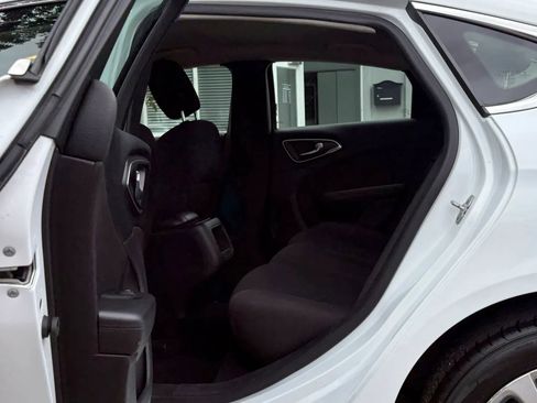 Used 2016 Chrysler 200 Limited w/ Convenience Group FWD image 11
