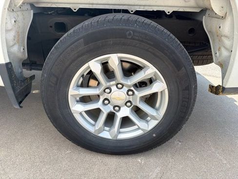 Used 2023 Chevrolet Silverado 1500 LT AWD/4WD image 16
