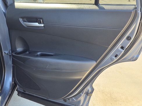 Used 2023 Toyota Corolla Cross XLE image 11