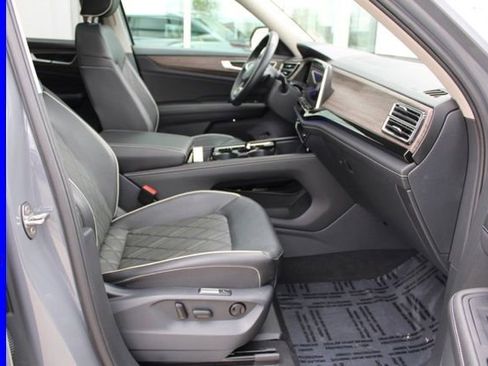 Used 2025 Volkswagen Atlas SEL Premium R-Line AWD/4WD image 21