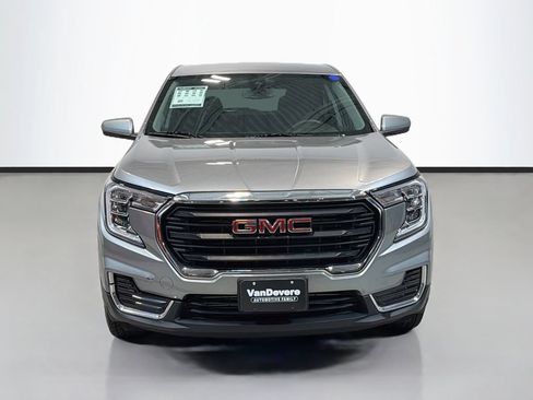 Used 2023 GMC Terrain SLE AWD/4WD image 2