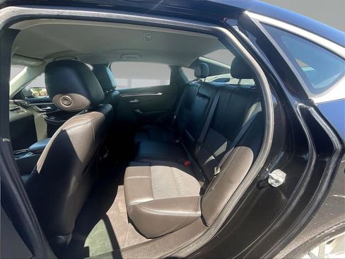 Used 2018 Chevrolet Impala LT FWD image 22