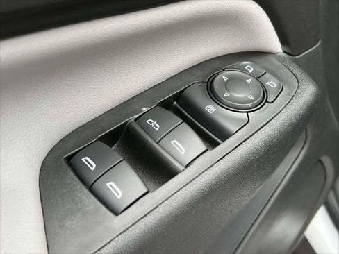 Used 2022 Chevrolet Equinox LS w/ LS Convenience Package image 17