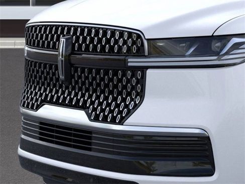 New 2025 Lincoln Navigator L Reserve image 32