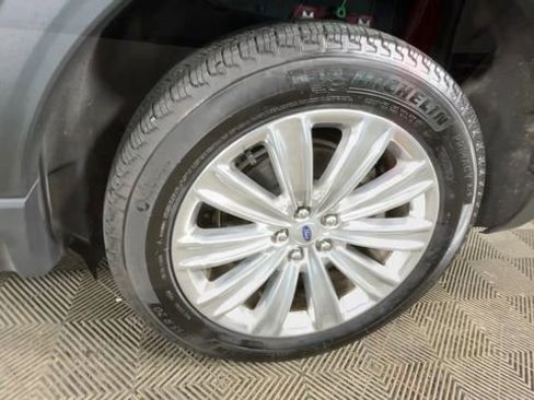 Used 2023 Ford Explorer Limited w/ Hybrid Equipment Group 310A AWD/4WD image 17