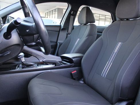 Used 2025 Hyundai Elantra Sport FWD image 16