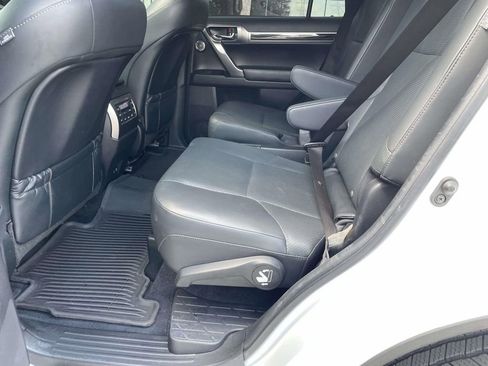 Used 2023 Lexus GX 460 Luxury w/ Sport Design Package image 12
