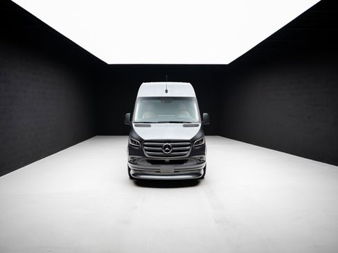 Used 2021 Mercedes-Benz Sprinter 144 Cargo image 96