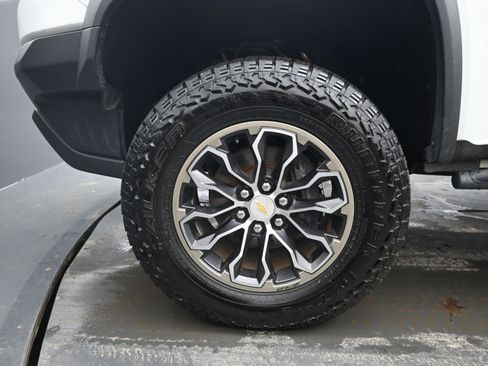 Used 2019 Chevrolet Colorado ZR2 image 11