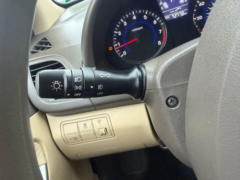Used 2014 Hyundai Accent GLS w/ Option Group 2 FWD image 18