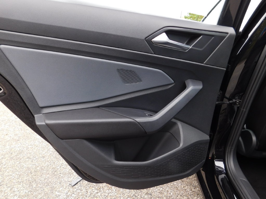 Used 2026 Volkswagen Jetta SE FWD image 14