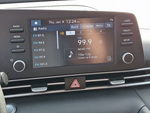 Used 2023 Hyundai Elantra SEL image 19