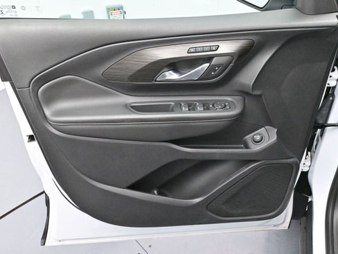 Used 2023 GMC Terrain SLT w/ Elevation Edition image 11