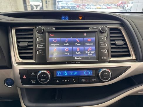Used 2019 Toyota Highlander XLE image 28