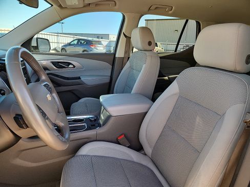 Used 2020 Chevrolet Traverse LT image 12