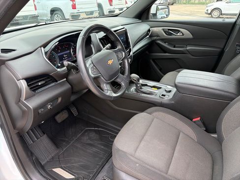 Used 2022 Chevrolet Traverse LT FWD image 9