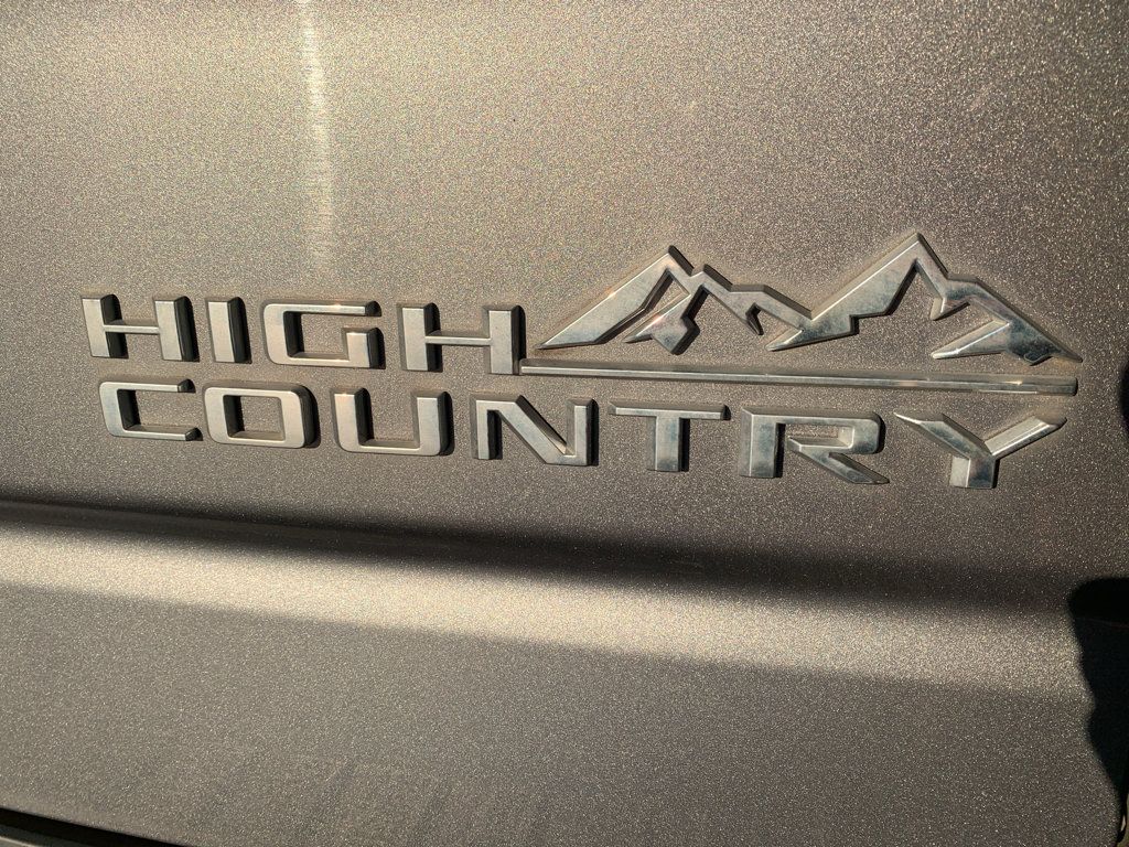 Used 2022 Chevrolet Silverado 1500 High Country w/ Technology Package AWD/4WD image 12