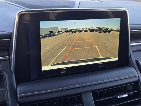 Used 2023 Chevrolet Suburban Premier image 19