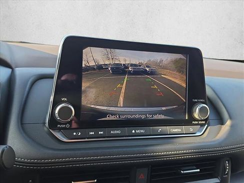 Used 2023 Nissan Rogue SV image 12