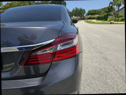 Used 2017 Honda Accord LX image 32