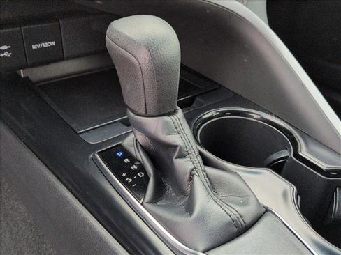 Used 2018 Toyota Camry LE image 12