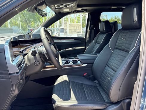 New 2026 Cadillac Escalade Platinum Sport AWD/4WD image 9