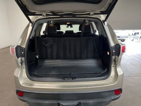 Used 2015 Toyota Highlander Plus AWD/4WD image 16