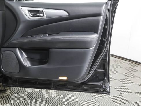 Used 2019 Nissan Pathfinder SL image 53